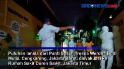 76 Lansia Terpapar Covid-19 Dievakuasi dari Panti Sosial ke RS Duren Sawit