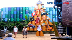 Tarik Pengunjung, Kebon Vintage Cars Buat Pohon Natal dari Drum Bekas