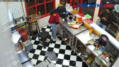Video CCTV, Karyawan Resto Jadi Korban Hipnotis di Karawaci