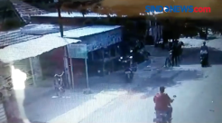 Rekaman CCTV Ibu dan Anak Curi Sepeda Motor di Bekasi