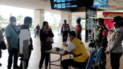 Keluarga Korban Berdatangan ke Posko Crisis Center Bandara Soetta