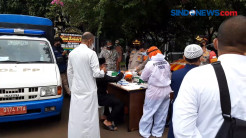 Sejumlah Pelayat Almarhum Syekh Ali Jaber Jalani Rapid Test Antigen