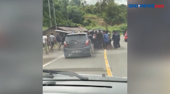 Puluhan Warga Korban Gempa Jarah Bantuan Desa di Mamuju