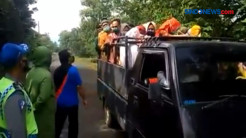 Puluhan Ibu di Mobil Bak Terbuka, Dihentikan Paksa Satgas Covid-19