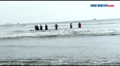 Pantai Malin Kundang Mengamuk, Empat Wisatawan Hanyut