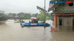 Semarang Banjir, Petugas Evakuasi 7 Warga di Perum Mangkang Raya