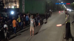 Truk Trailler Terjatuh dan Tabrak Rumah di Jakarta Utara