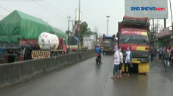 Banjir Semarang Tak Surut, Buruh Numpang Truk untuk ke Tempat Kerja