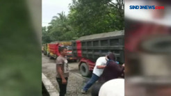 Ibu-ibu di Purbalingga Demo Menentang Aktivitas Penambangan Pasir
