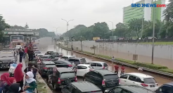 Banjir Genangi Jalan Tol TB Simatupang