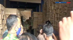 Tenda Bantuan Menumpuk