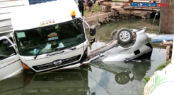 Truk Trailer Tabrak Minibus di Tanjung Priok Jakarta Utara