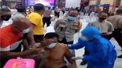 Vaksinasi Polisi, Anggota Babinkamtibmas Ketakutan saat Disuntik