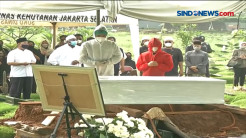 Terpapar Covid-19, Rina Gunawan Dimakamkan di TPU Tanah Kusir