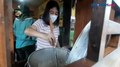 Viral, Penjual Bakso Berparas Cantik di Bogor