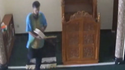 Berpura-pura Salat, Pasutri Curi Empat Kitab di Masjid