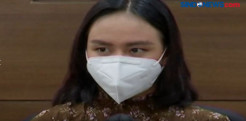 Sambil Menangis Nadia Riwu Ceritakan Kronologi Penipuan yang Dilakukan Ibunya Sendiri