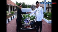 Pengantin Gunakan Mobil Dinas Bupati