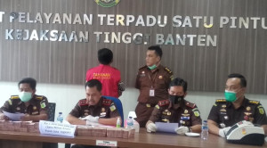 Kredit Fiktif Rp8,7...
