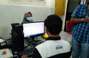 Emak-emak Tipu Ratusan...