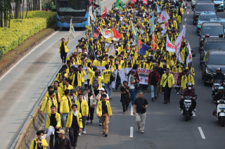 Ratusan Mahasiswa Gelar...