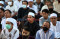 Warga Antusias Salat...