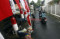 Dihelat Sederhana, Warga...