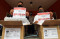 Truk Pengangkut Logistik...