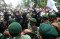 Polisi dan TNI Bubarkan...