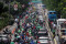 Ratusan Warga Antarkan...