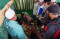 Pelayat Berdoa Secara...