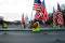 Ribuan Bendera AS Berbaris...