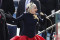 Lady Gaga Nyanyikan...