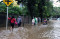 Banjir Genangi Jalan...