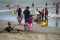 Pantai Anyer Dipadati...