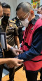 Tangan Diikat dan Berbaju...