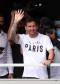 Tiba di Paris, Lionel...