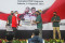 Anies Serahkan Hadiah...