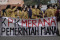 Mahasiswa Gelar Aksi...