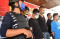 Pakai Topeng Pesta Dansa,...