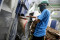 Melihat Proses Pengemasan...