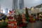 Menghias Pohon Natal...