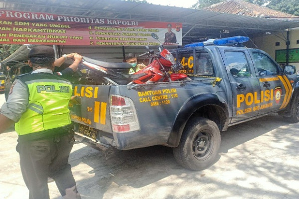 Ojol Dipukuli 7 Orang di Cisaranten, Motor dan HP Dibawa Kabur Pelaku