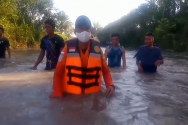 Jembatan di Bangka Selatan Ambruk, 1 Warga Hilang Terbawa Arus Sungai