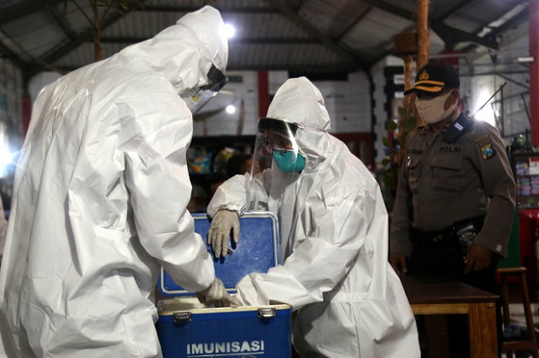 Lawan Corona, Nongkrong di Cafe Langsung Jalani Rapid Test
