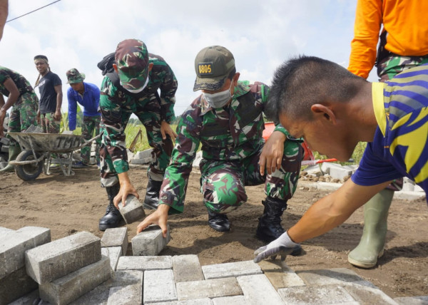 Di Tengah Wabah, Semangat Satgas TMMD 107 Jatim Tak Berubah