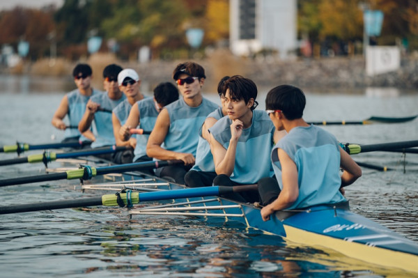 Lee Min Ho Jadi Kaisar: Pamer Otot Kekar dan Bangun Chemistry dengan Kuda