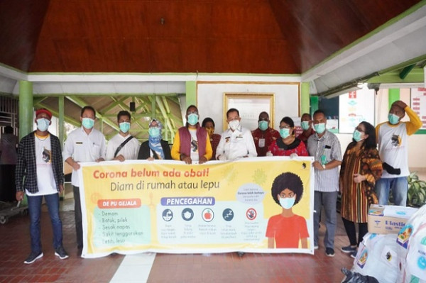 Papua Muda Inspiratif Beri Bantuan APD ke RSUD Abepura