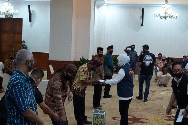 Khofifah Beri Apresiasi Seniman dan Juru Pelihara Cagar Budaya