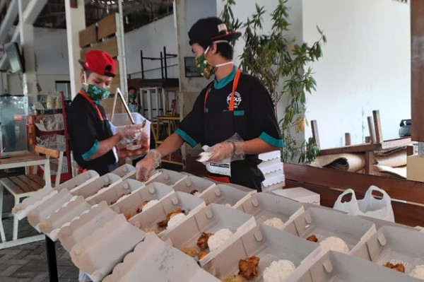 Demi Hidupi Karyawan, Kedai Ini Tetap Berjualan di tengah Corona